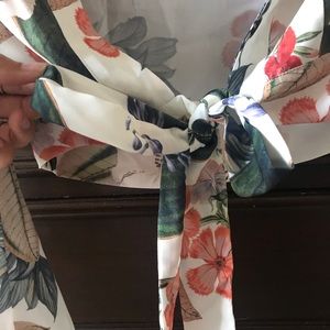 Show me your MuMu floral crop top